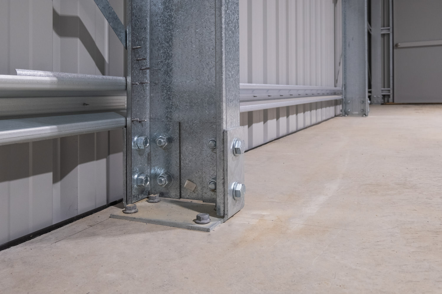 heavy duty shed column and bracket