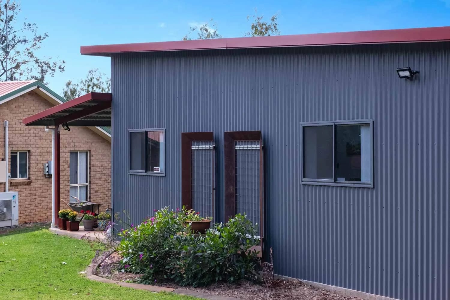 The COLORBOND® Colour Scheme — An Artist’s Studio Shed