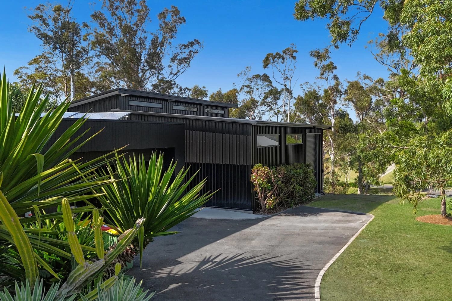 Double skillion shed in the Gold Coast hinterland, built by Stockman Sheds