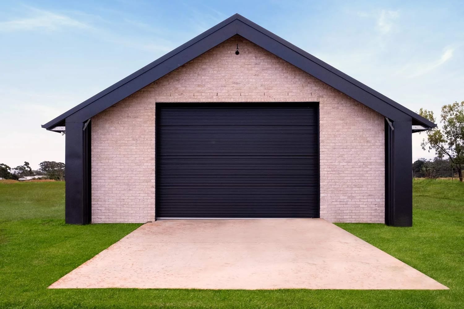 Scandi Barn with Roller door