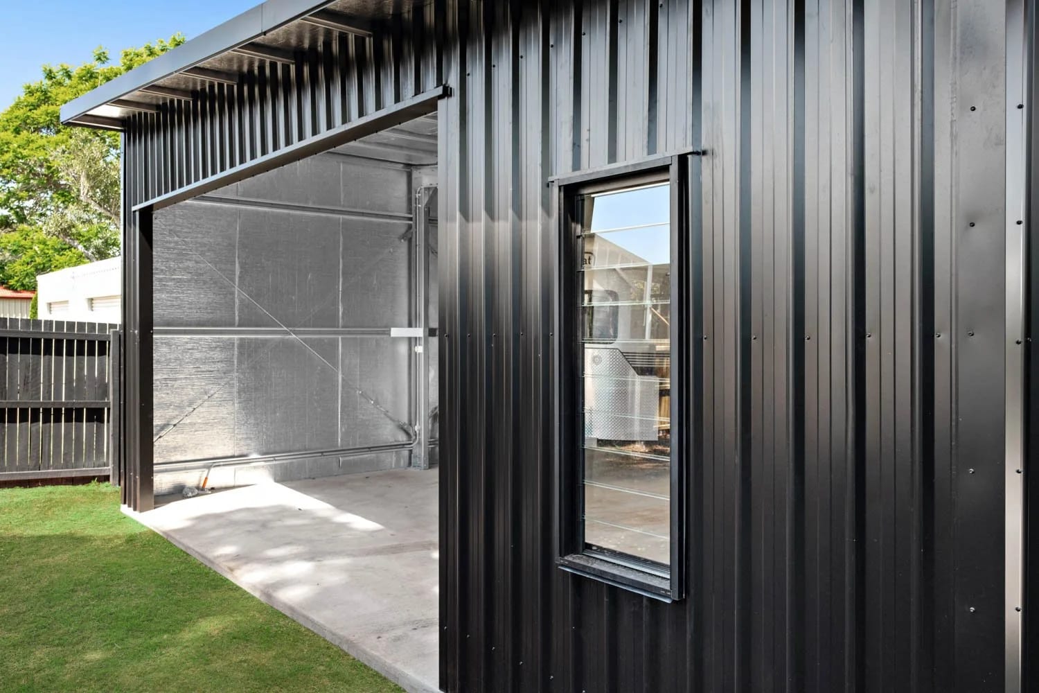 Wide Open Bay Entry — North Toowoomba Backyard Shed