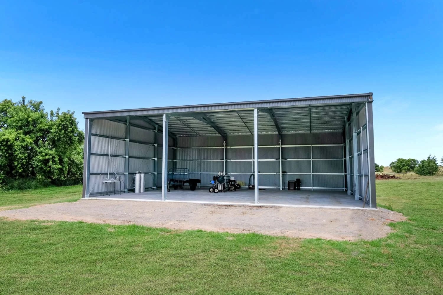 Open-bay farm shed at Bergen, Darling Downs, built for machinery access