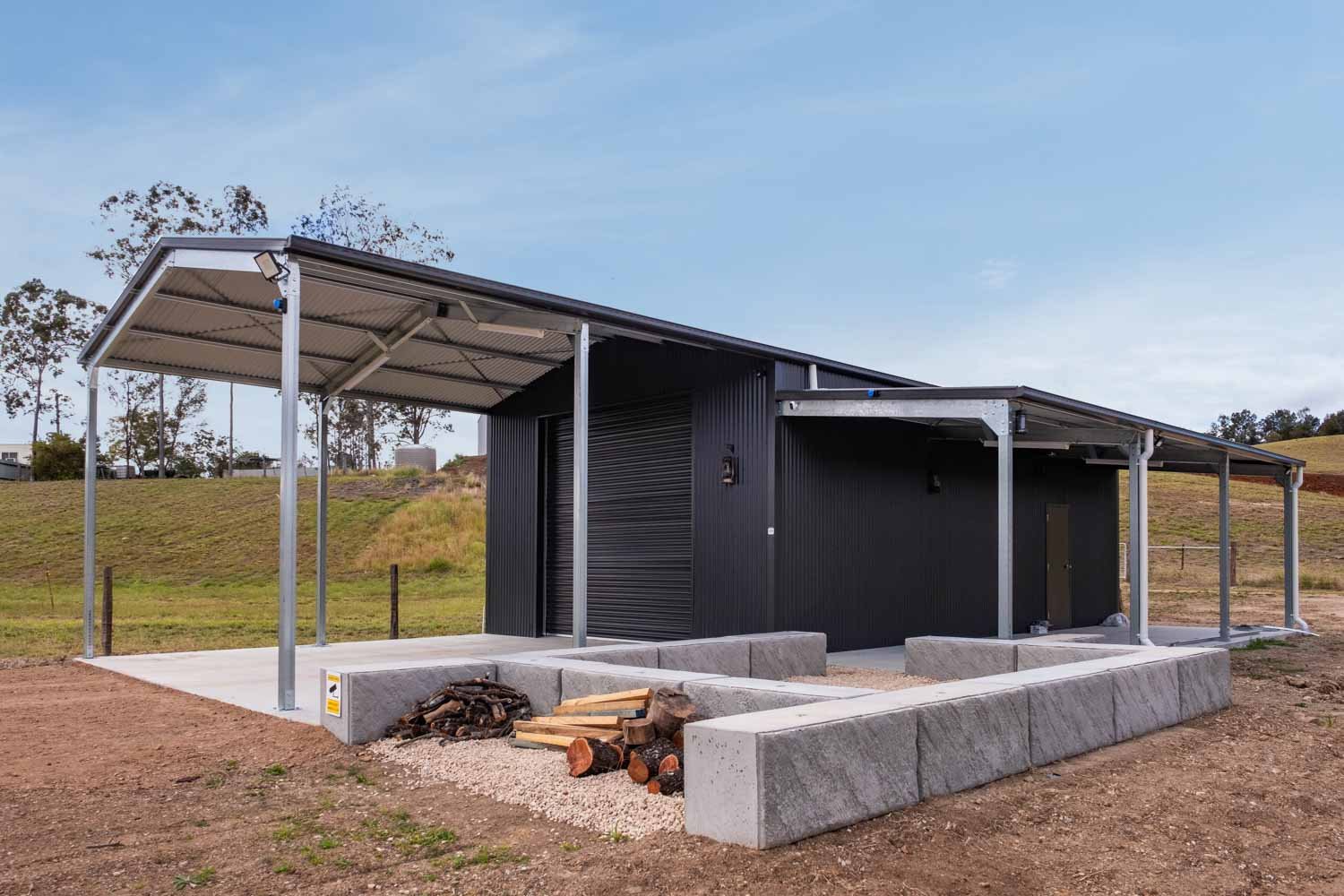 Withcott Shed with Garaport