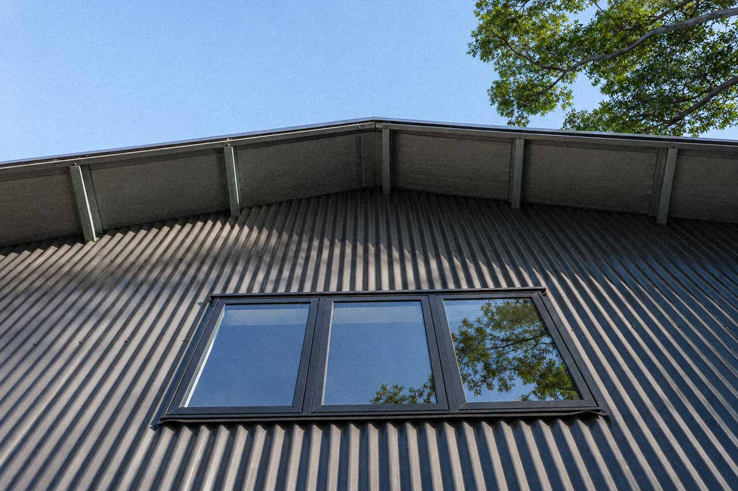 suhsine coast sheds with custom windows