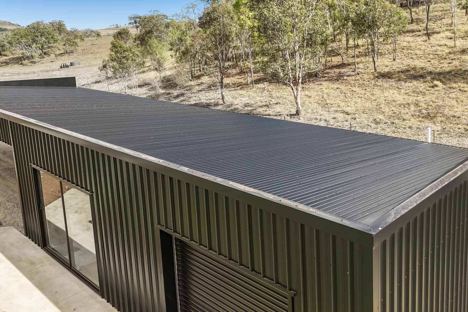 shed with custom windowns